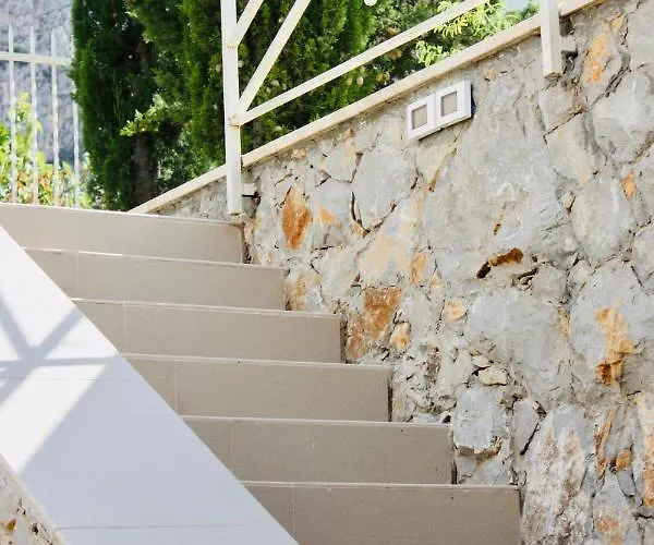 Al Tempio Della Pace Carini